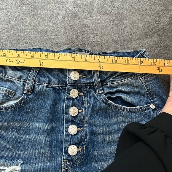 Refuge button front denim distressed jean shorts with stretch size 2 - Picture 5 of 8